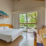 Azureva Club Les Bains 4* 龙斯莱班
