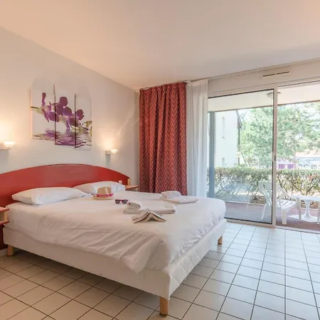 Azureva Les Bains منتزه العطل
