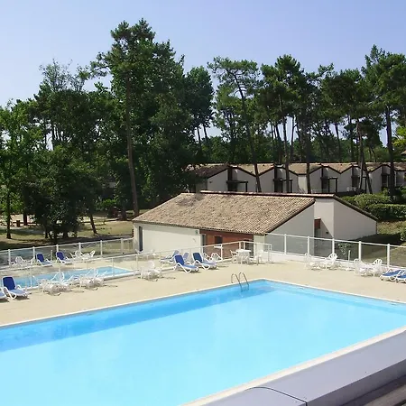 Azureva Les Bains منتزه العطل
