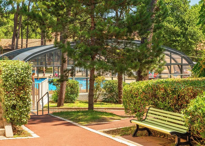 Parque de vacaciones Azureva Club Les Bains 4*