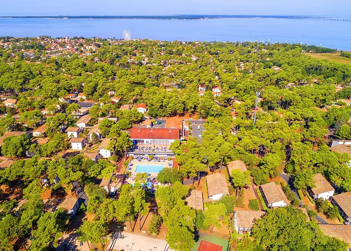 Azureva Club Les Bains Village de vacances Ronce-les-Bains