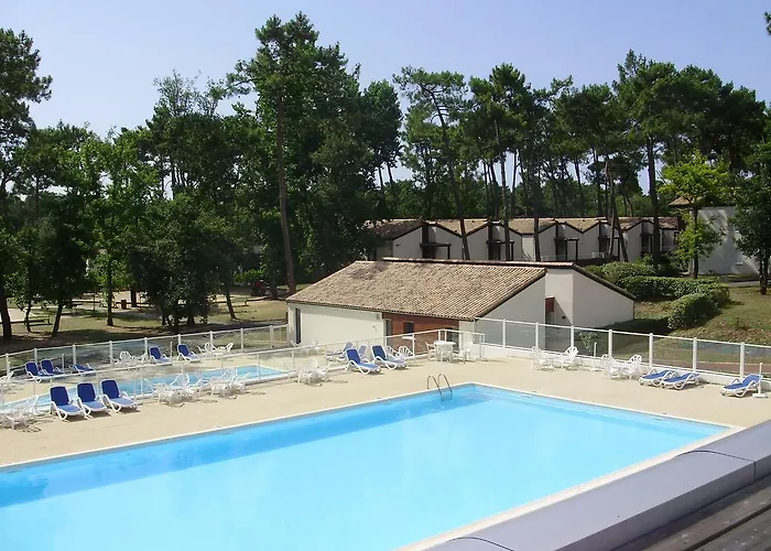 Azureva Club Les Bains Village de vacances