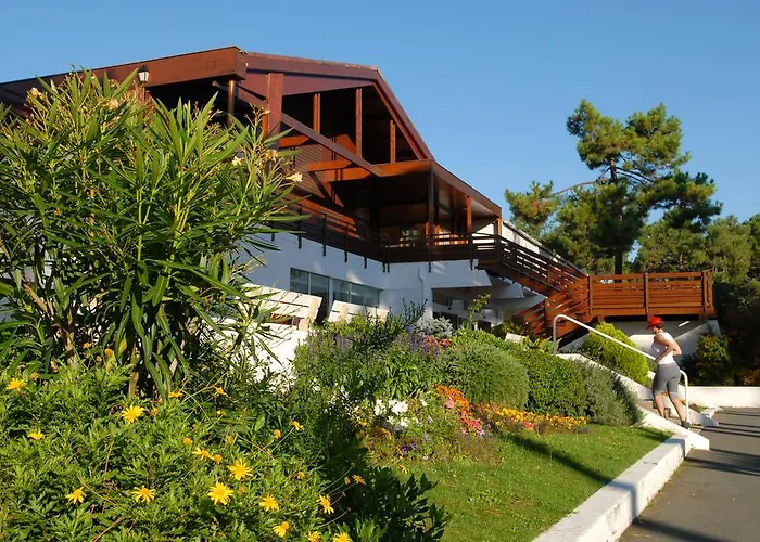 假日公园 Azureva Club Les Bains 4*